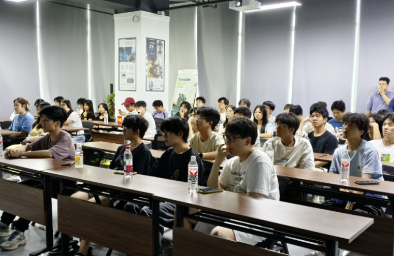 热烈欢迎西安理工大学计算机科学与工程学院师生来司参观交流